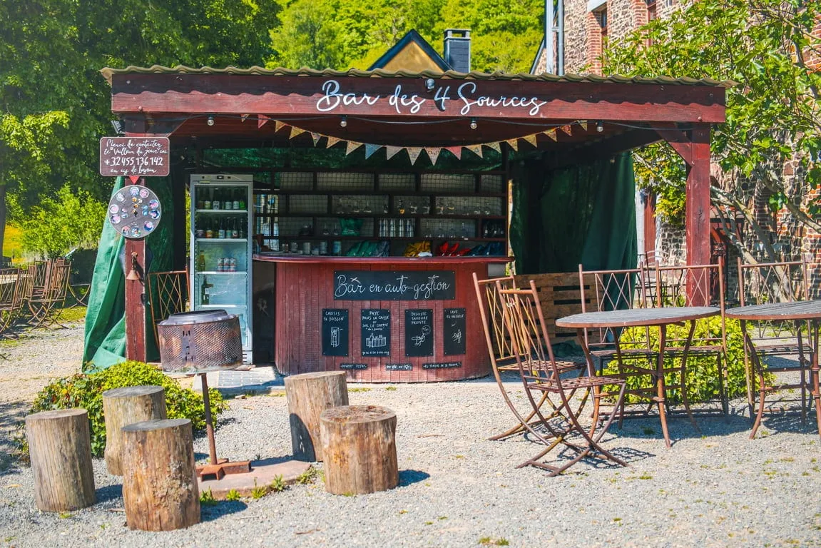 Le bar avant sa transformation, mai 2025